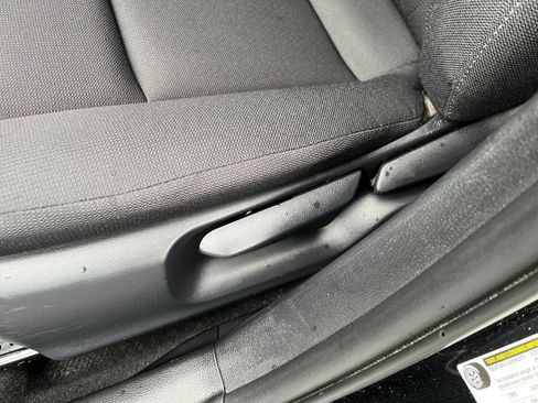 Used 2025 Toyota Corolla LE image 22