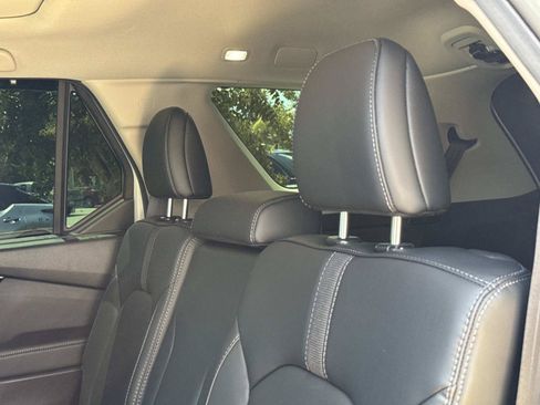 Used 2025 Honda Pilot Touring image 19