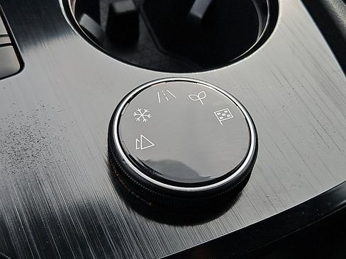 Certified 2023 Nissan Rogue SV image 24