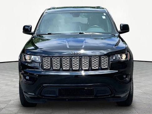 Used 2018 Jeep Grand Cherokee Altitude RWD image 4