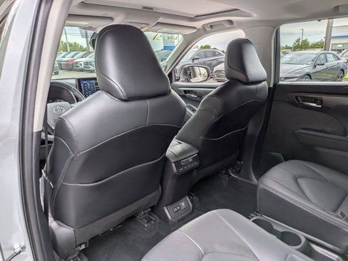 Used 2021 Toyota Highlander Limited AWD/4WD image 17
