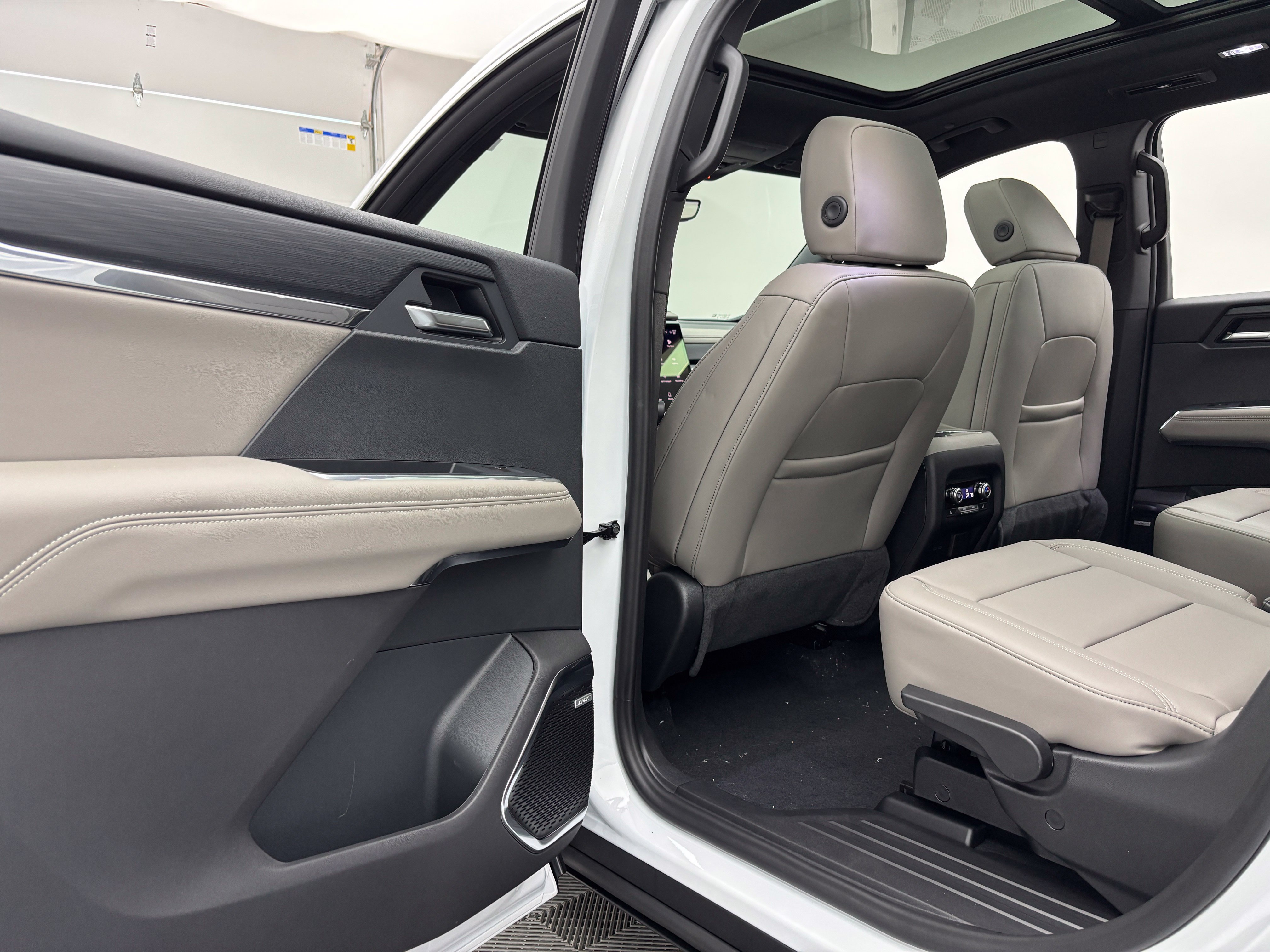 New 2027 GMC Acadia Elevation w/ Elevation Premium Package AWD/4WD image 43