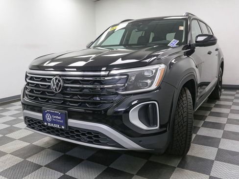 Certified 2025 Volkswagen Atlas Peak Edition SE AWD/4WD image 5