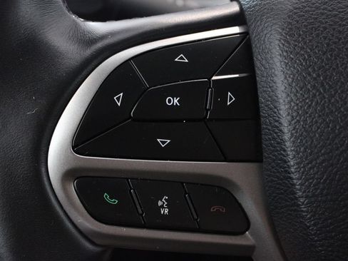Used 2019 Jeep Cherokee Latitude Plus w/ Comfort/Convenience Group AWD/4WD image 22