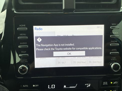 Used 2020 Toyota Prius LE AWD/4WD image 24