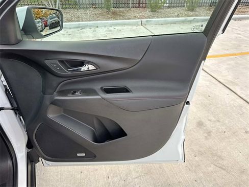 Used 2022 Chevrolet Equinox RS w/ RS Leather Package image 13