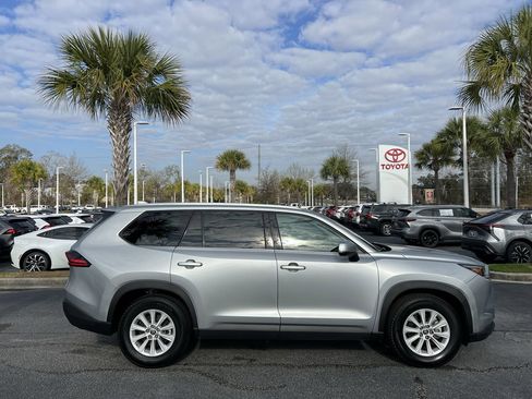 Used 2025 Toyota Grand Highlander FWD image 11