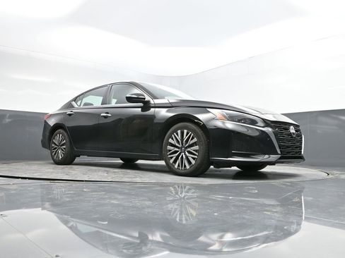 Used 2023 Nissan Altima 2.5 SV image 33
