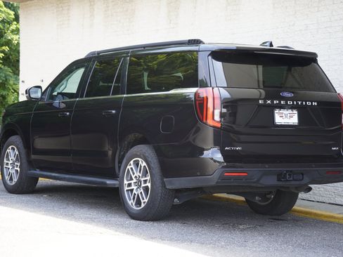 Used 2025 Ford Expedition Max Active AWD/4WD image 5