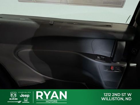 New 2026 Chrysler Pacifica Select image 57