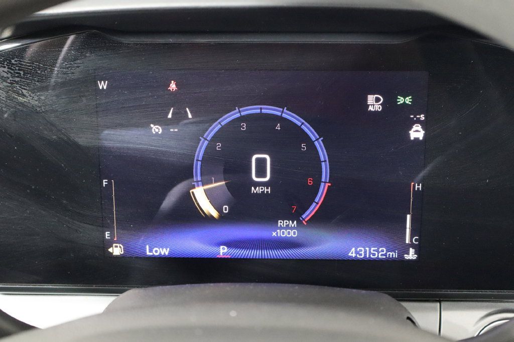 Used 2024 Chevrolet Trax LT FWD image 11