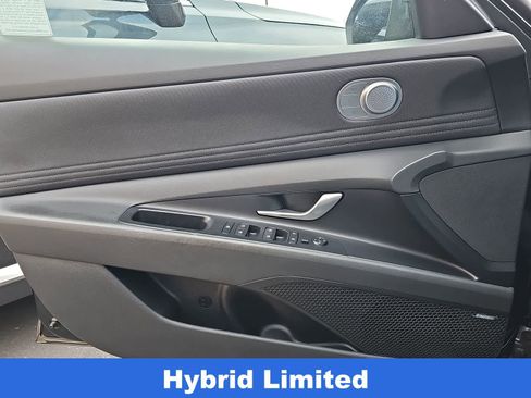 Certified 2025 Hyundai Elantra Limited image 28