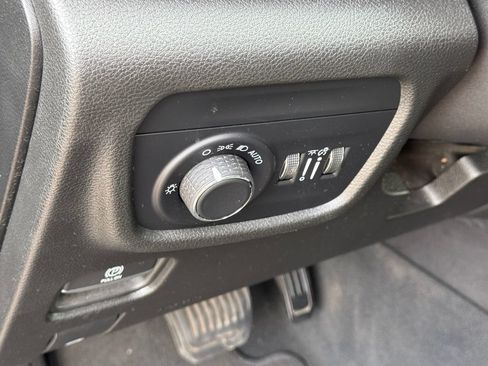 Used 2023 Jeep Grand Cherokee L Laredo RWD image 11