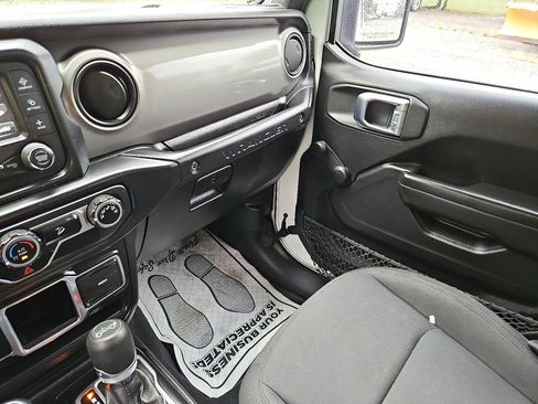 Used 2018 Jeep Wrangler Unlimited Sport image 30