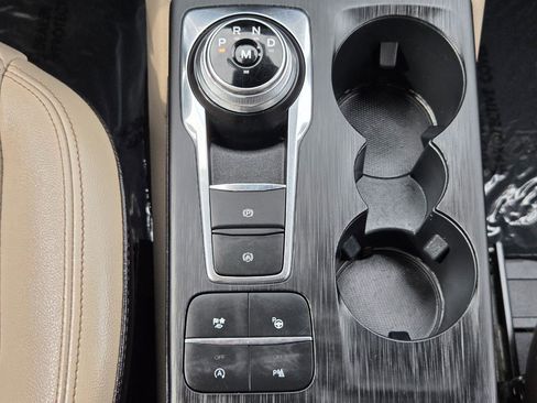 Used 2020 Ford Escape Titanium image 25