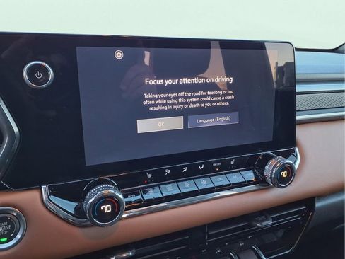 Used 2025 GMC Canyon AT4 image 24