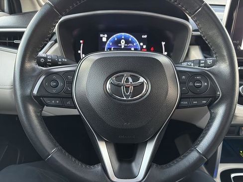 Used 2023 Toyota Corolla Cross XLE image 17