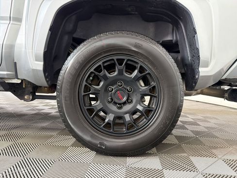 Used 2024 Toyota Tacoma SR5 w/ SR5 Upgrade Package AWD/4WD image 10