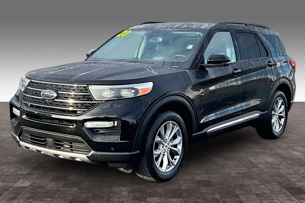 Used 2023 Ford Explorer XLT w/ Equipment Group 202A AWD/4WD image 25