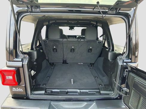 Used 2024 Jeep Wrangler Sahara image 13