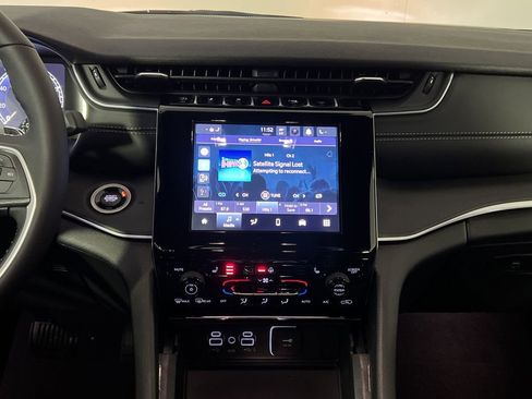 New 2025 Jeep Grand Cherokee Laredo w/ Luxury Tech Group I image 27