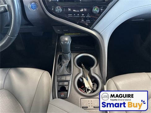 Used 2021 Toyota Camry XLE w/ Navigation Upgrade Package image 10