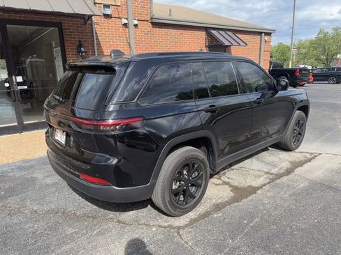 Used 2024 Jeep Grand Cherokee Altitude image 4