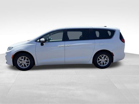 Used 2023 Chrysler Pacifica Touring-L FWD image 33