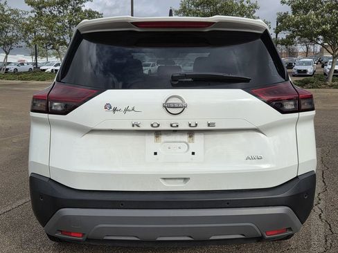 Used 2023 Nissan Rogue S image 5