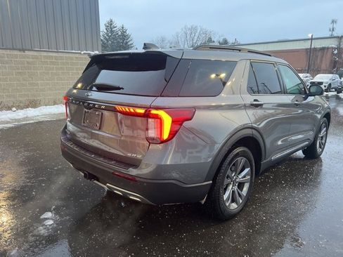 Used 2025 Ford Explorer Active w/ Active Comfort Package image 5