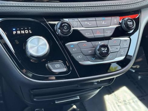 New 2027 Chrysler Pacifica Select FWD image 28