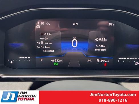 Used 2025 Volkswagen Jetta SE FWD image 17