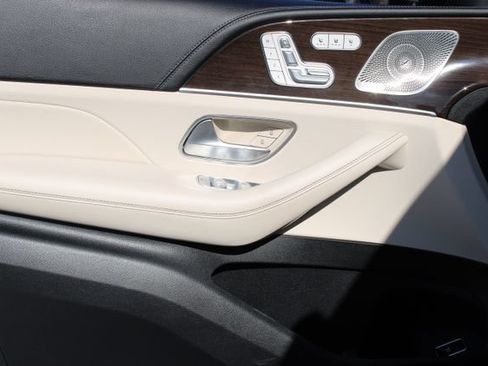 Used 2024 Mercedes-Benz GLS 450 4MATIC image 11