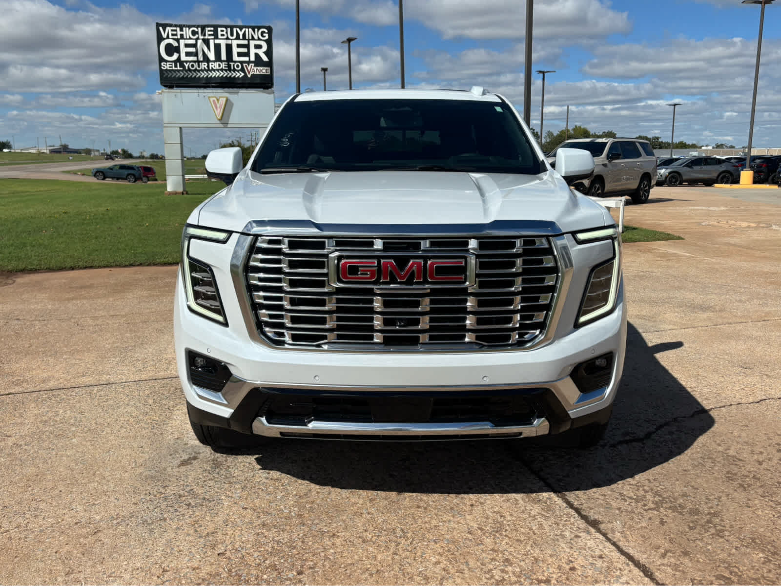 New 2027 GMC Yukon Denali w/ Sun & Power Step Package AWD/4WD image 2