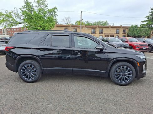 Used 2023 Chevrolet Traverse RS image 7