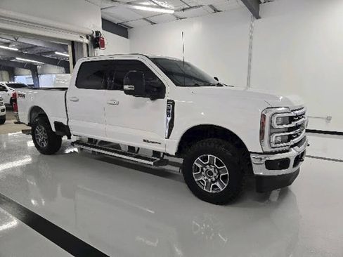 Used 2024 Ford F250 Lariat w/ FX4 Off-Road Package AWD/4WD image 3