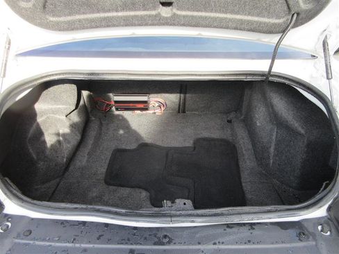 Used 2022 Dodge Challenger SXT image 6