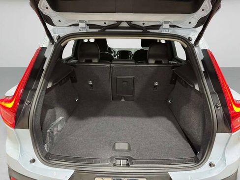 Used 2025 Volvo XC40 B5 Core AWD/4WD image 32