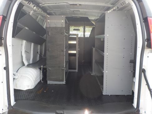 Used 2016 Chevrolet Express 2500 RWD image 18