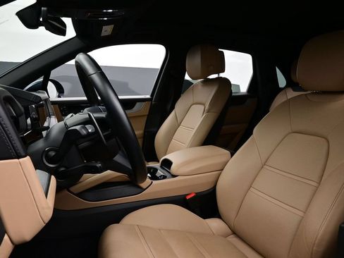 Certified 2024 Porsche Cayenne AWD/4WD image 5