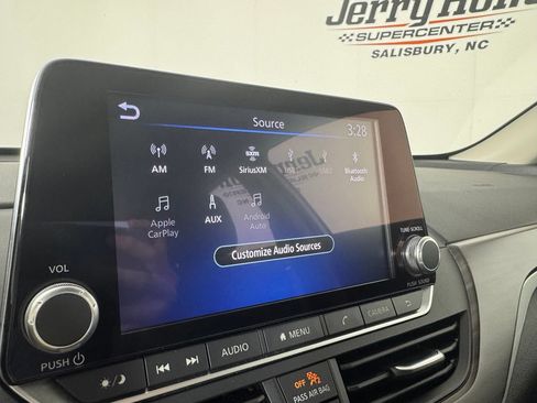 Used 2025 Nissan Altima 2.5 SV FWD image 15