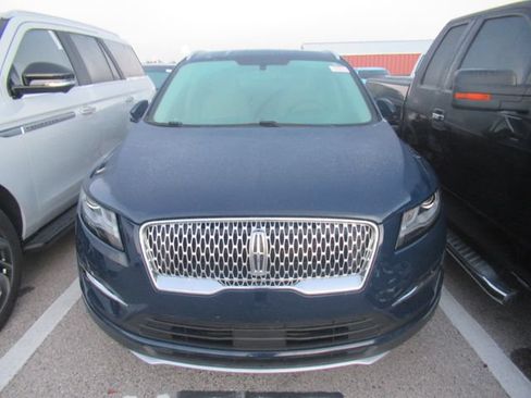 Used 2019 Lincoln MKC Reserve FWD image 2