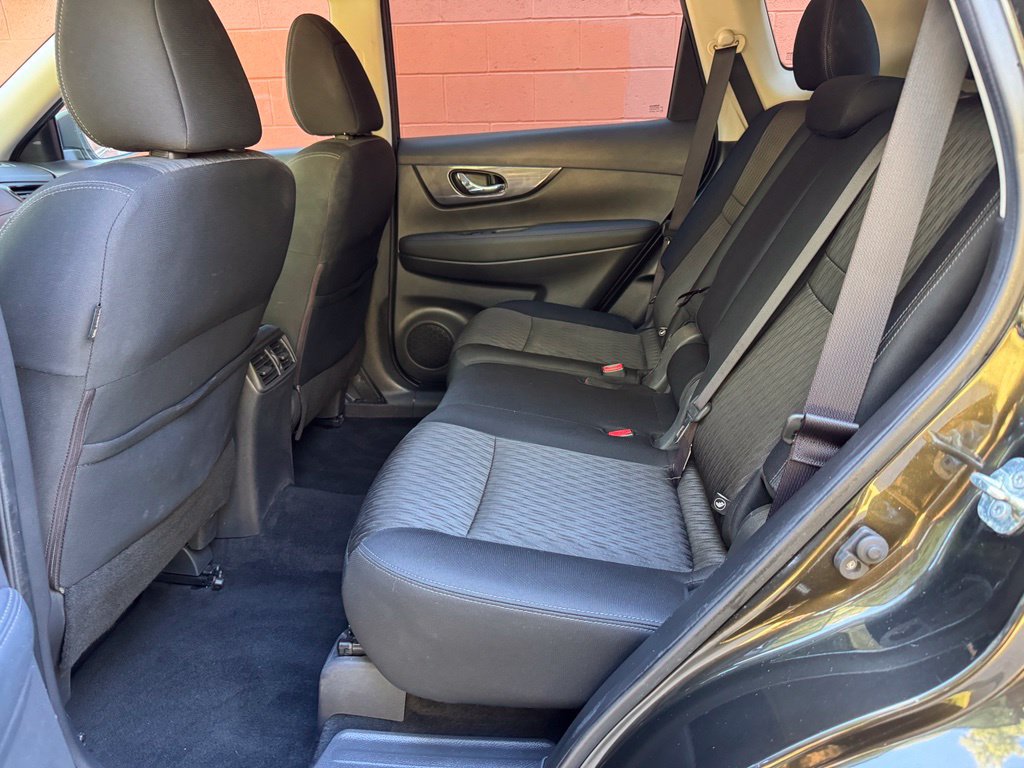 Used 2017 Nissan Rogue SV AWD/4WD image 17