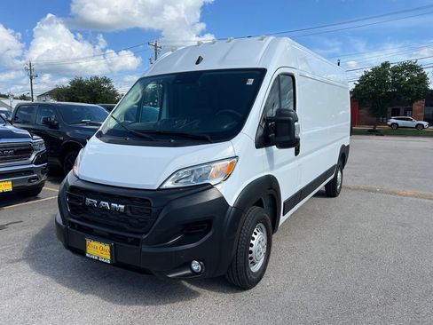 Used 2026 RAM ProMaster 2500 w/ Safety Group FWD image 3