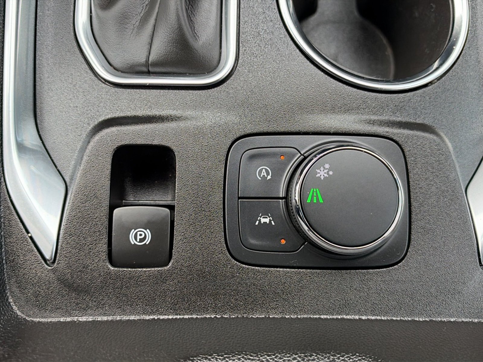 Used 2023 Chevrolet Traverse LT FWD image 41