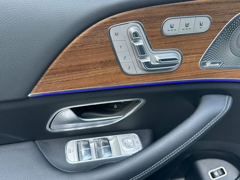 Certified 2025 Mercedes-Benz GLE 450 4MATIC image 11