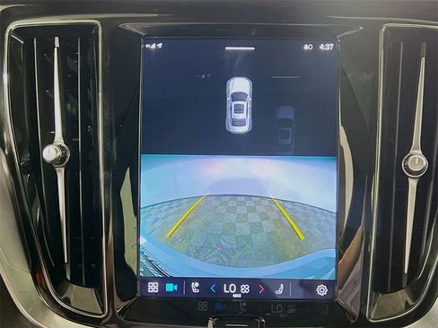 Used 2023 Volvo S60 B5 Core image 17