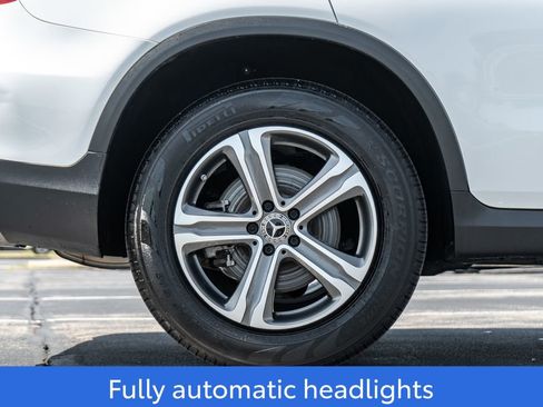 Used 2019 Mercedes-Benz GLC 300 4MATIC w/ Premium Package image 9