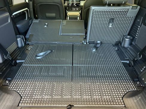 New 2026 Land Rover Defender 110 X-Dynamic SE AWD/4WD image 30