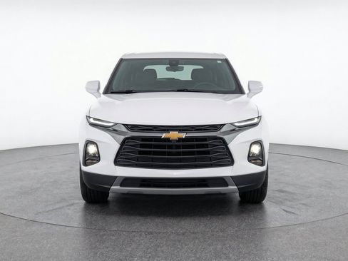 Used 2025 Chevrolet Blazer LT FWD image 2